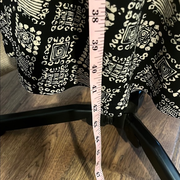 Jones New York Black and White Long Sleeve V-Neck Sheath Dress - Picture 3 of 9